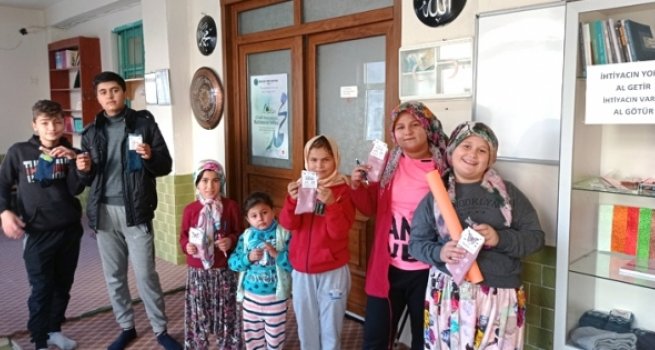 Camide 'kırtasiye dolabı' oluşturuldu