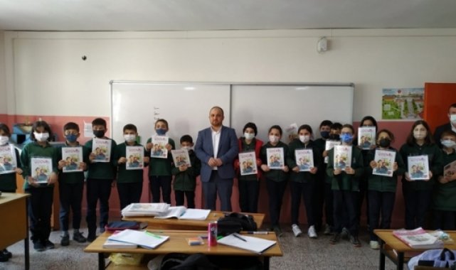Çaykara'da öğrencilere Diyanet yayınları hediye edildi