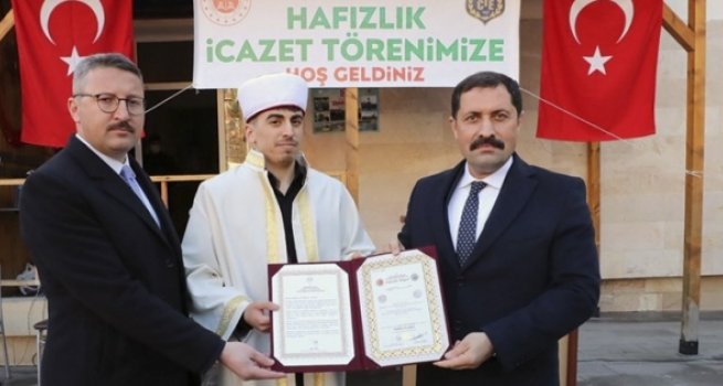 Cezaevinde hafız oldu