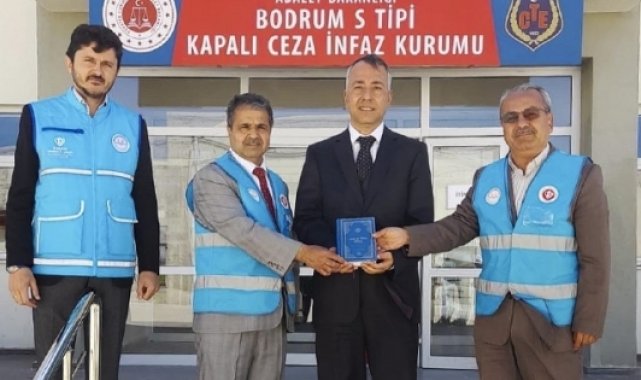 Cezaevindeki hükümlülere Kur'an-ı Kerim hediye edildi