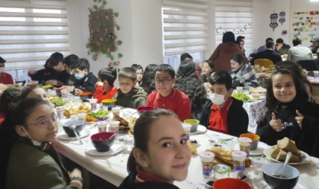 Çorlu'da gençler birlikte iftar yaptı