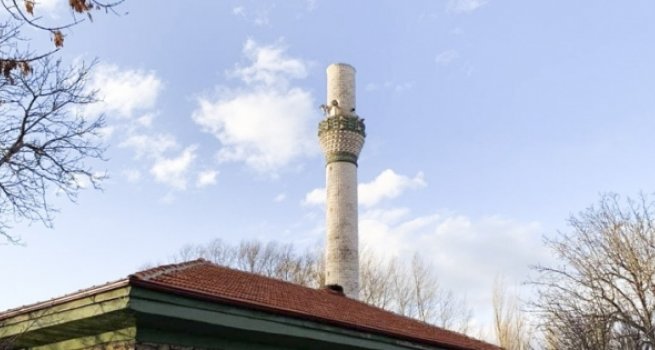 Çorum'da şiddetli fırtına sebebiyle minare yıkıldı