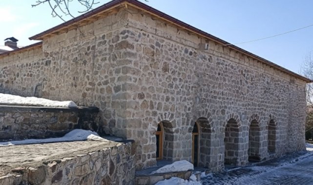 Çukurca halkı Emirşaban Camii'ni asırlardır büyük bir özenle koruyor