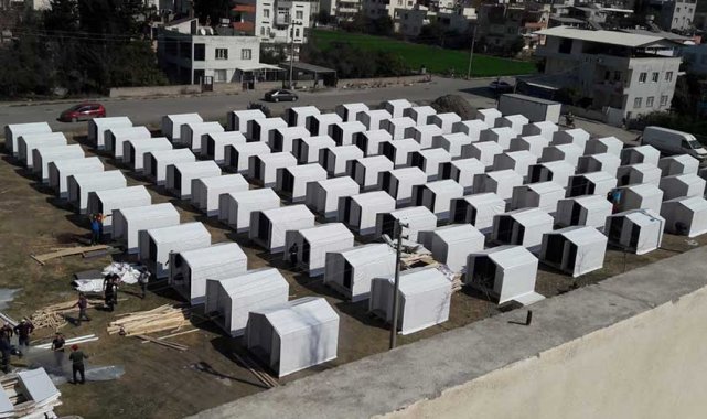 Din görevlileri depremzedeler için bungalov evlerden yaşam alanı oluşturdu