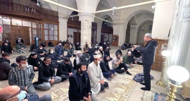 Din İşleri Yüksek Kurulu Üyesi Yıldırım gençlerle buluştu