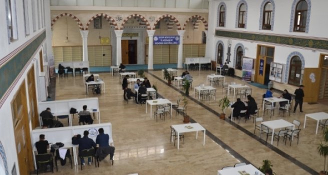 Diyanet Gençlik Merkezi üniversiteli gençlerin ilgi odağı oldu