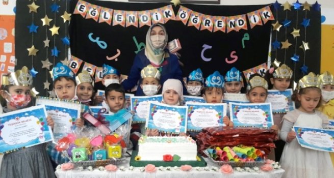 Diyanet'in minik öğrencileri karne sevinci yaşadı