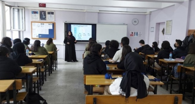 Düzce'de lise öğrencilerine yönelik seminer