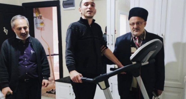 Engelli vatandaşa koşu bandı hediye edildi
