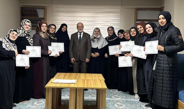 Esenler'de Tashih-i Huruf Kursu'nu tamamlayan kursiyerler belge aldı