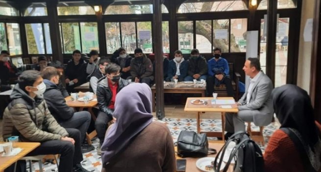 Eskişehir’de gençler minare gölgesinde buluşuyor