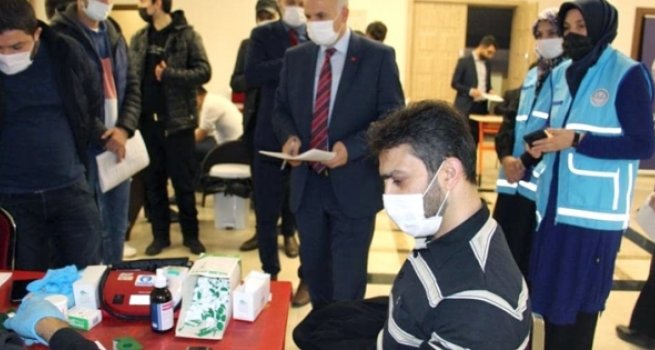 Gaziantep'te 'Bir Can, Üç Fidan Kan Bağışı' kampanyası