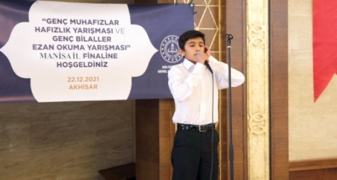 Genç Bilaller ezanı güzel okumak için yarıştı