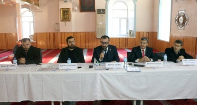 Genç hatipler minberde