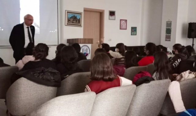 Gençler bağımlılığa karşı bilgilendirildi