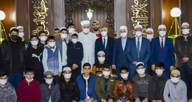 Gençler sabah namazında buluştu