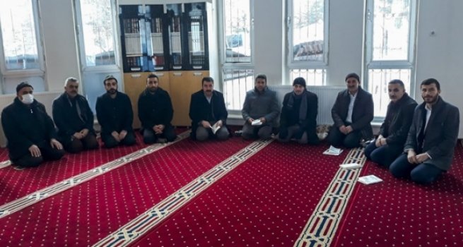 Hakkari’de din görevlileri okuyor