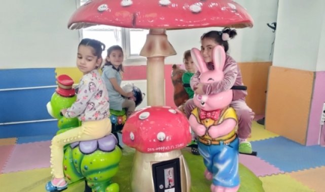 Hakkari'de minikler doyasıya eğlendi