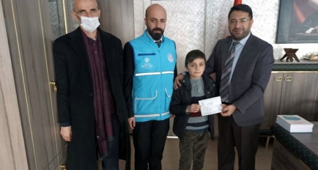 Harçlıklarını Suriyeli kardeşleri için bağışladı