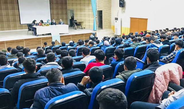 Harran'da "Güçlü Aile Mutlu Gelecek" konulu panel