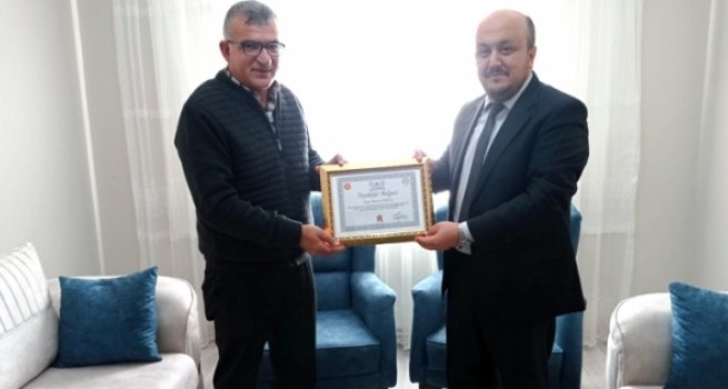 Hayırsever muhtara 'Teşekkür Belgesi'
