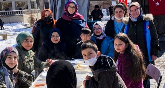 İlçe merkezinde 'yardım çadırı' kuruldu haberleri