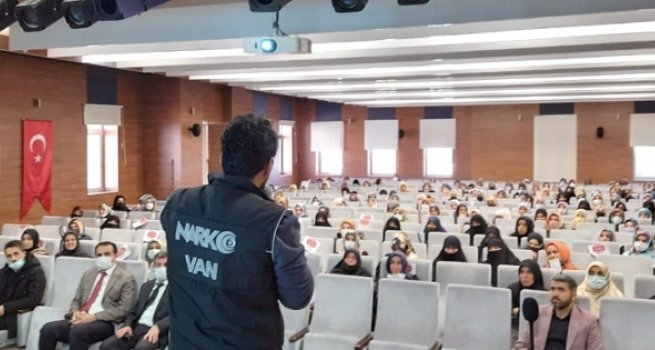 İpekyolu'nda bağımlılıkla mücadele semineri