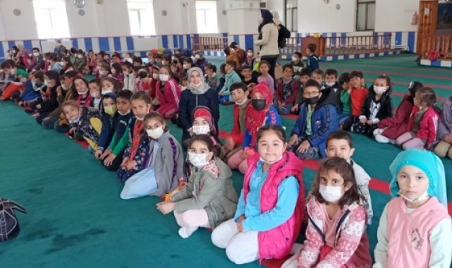 Isparta'da camiler çocuk sesleriyle yankılandı