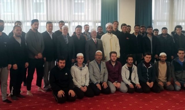 Isparta'da öğrenciler sabah namazında buluştu