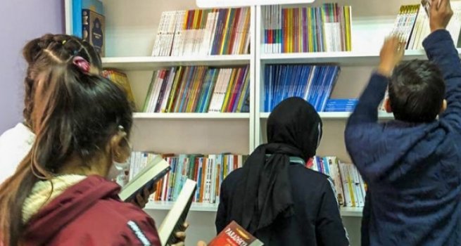 İzmir'de 'Gönül Kütüphanesi' kuruldu