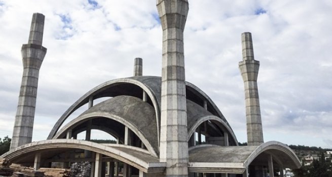 İzmir'de Üniversite Camii'nin yapımını hayırsever iş insanı üstlendi haberleri