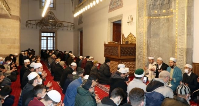 Karatay’da hafızlar sabah namazında buluştu