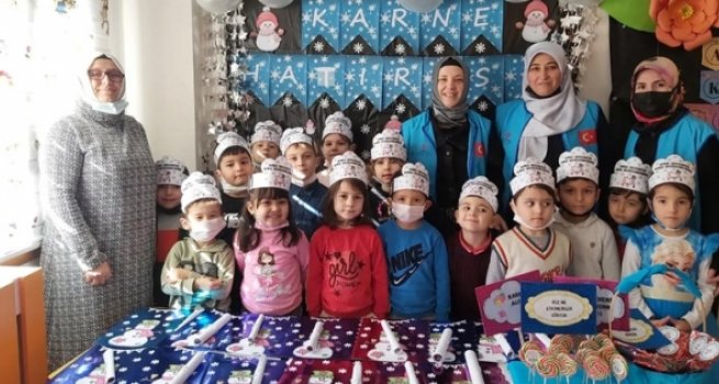 Karne sevinci yaşayan miniklerden anlamlı yardım