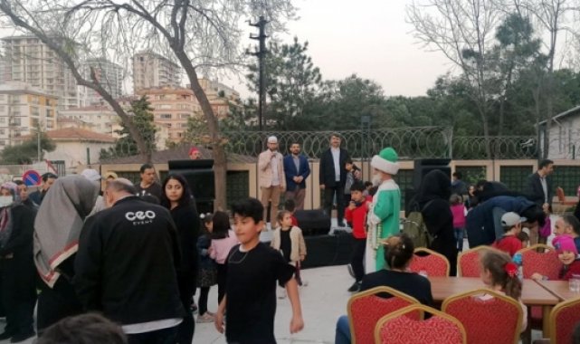 Çocuklar Ramazan heyecanını cami avlusunda yaşadı