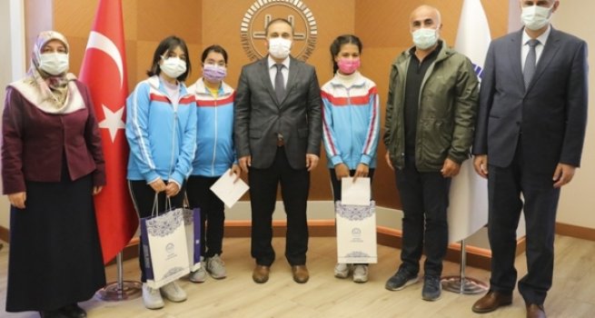 Kayseri'de dereceye giren öğrenciler ödüllendirildi