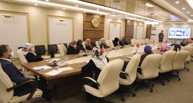 Kayseri'de 'En İyi Narkotik Polisi Anne' semineri