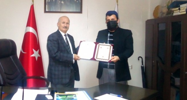 Kendi imkanıyla hafız oldu