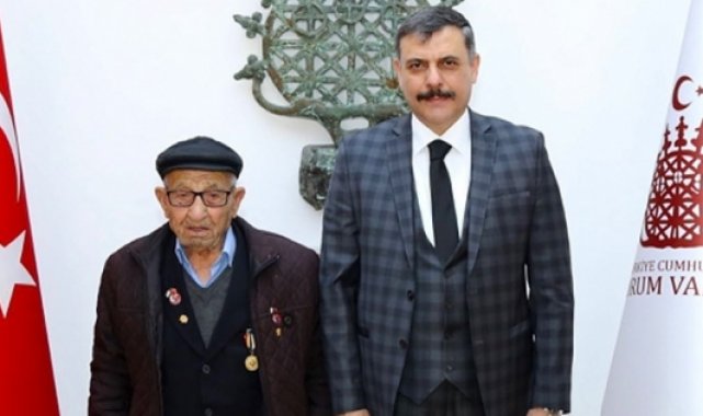 Kore gazisinin cenaze namazını vasiyeti üzerine vali kıldırdı