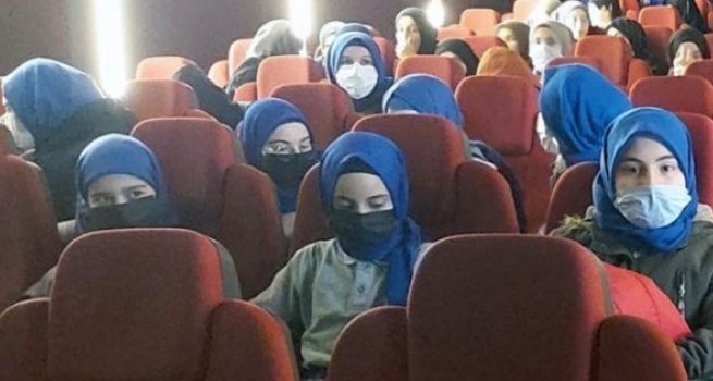 Kur'an kursu öğrencileri 'İyi ki Varsın Eren' filmini izledi