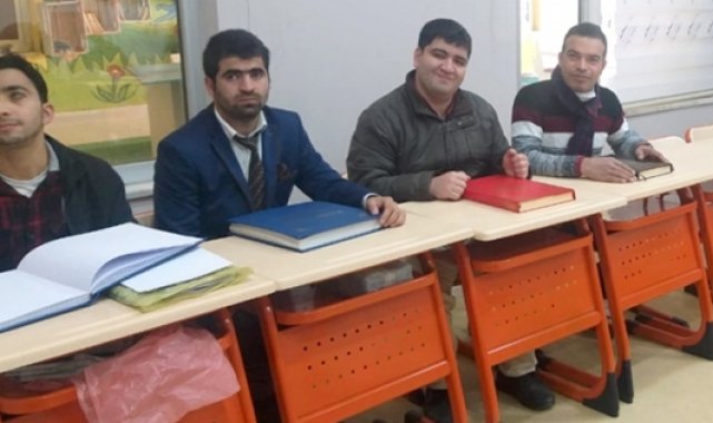 Kur'an sevgisi engel tanımıyor