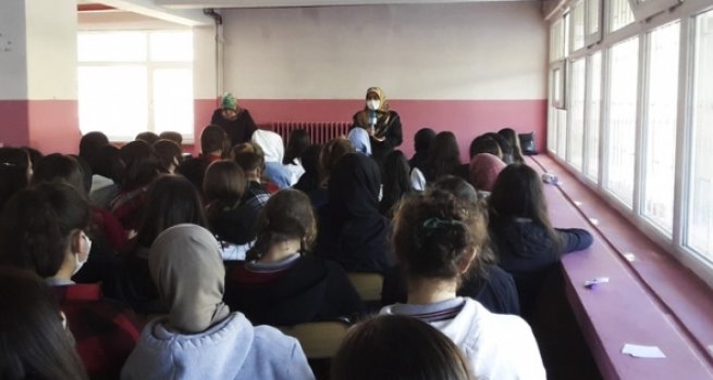 Liseli gençler 'ahlaki değerler' konulu konferansta buluştu