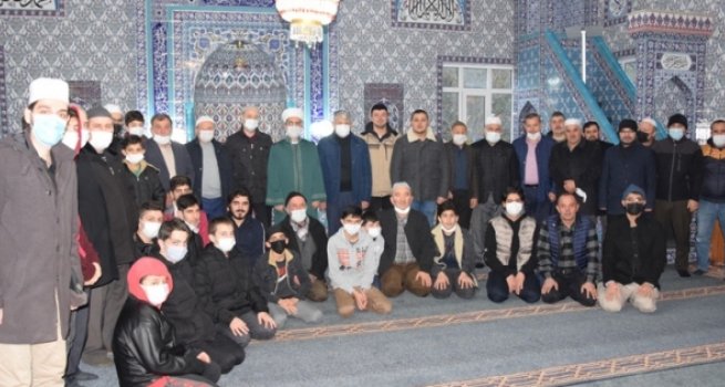 Liseli öğrenciler sabah namazında buluştu