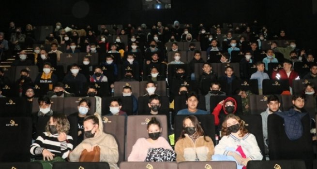Manisa’da hafızlar 'İyi ki Varsın Eren' filmini izledi