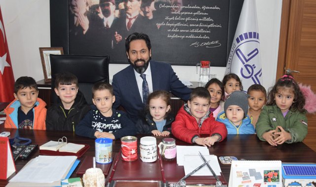 Minikler kumbaralarını su kuyusu için açtı