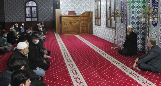 Müftü Çakmak: Sorumluluklarının farkında olan bir nesil yetiştirme gayretimiz var