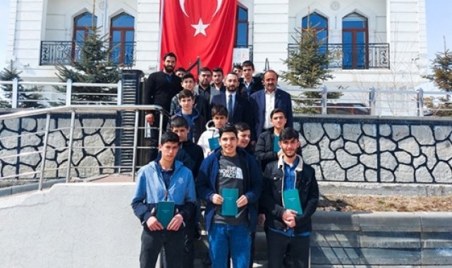 Müftü Erdoğan: Gençlerimizin geleceğe hazırlanmasına katkıda bulunmaya çalışıyoruz