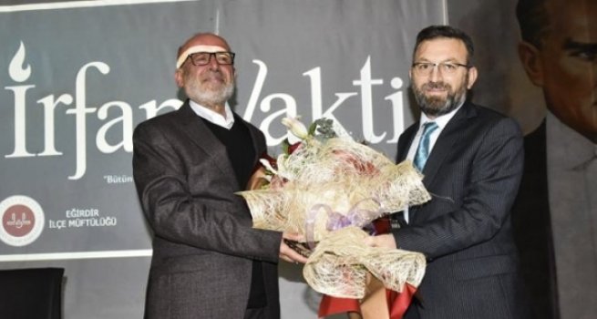 Mevlana evrensel fikirleriyle insanlığa rehber olmuştur