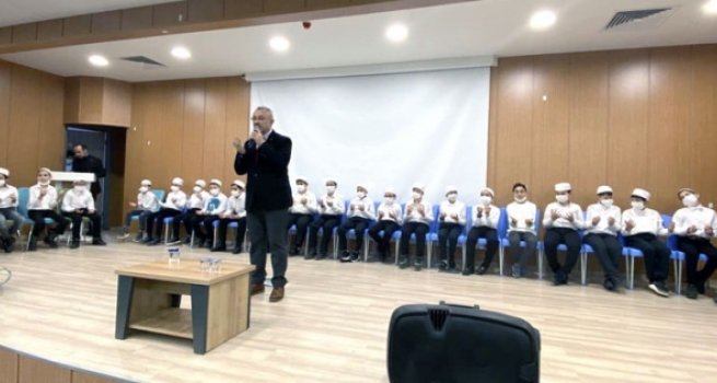 Müftü Pamuklu minik hafız adaylarıyla buluştu