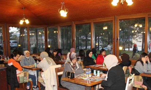 Müftülük depremzede gençlerle iftarda buluştu