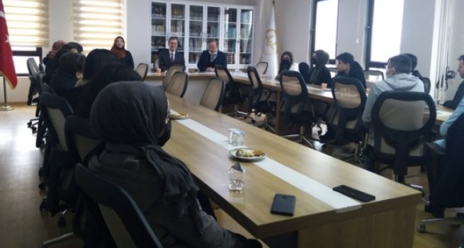 Müftülük gençlerle birlikte okuyor